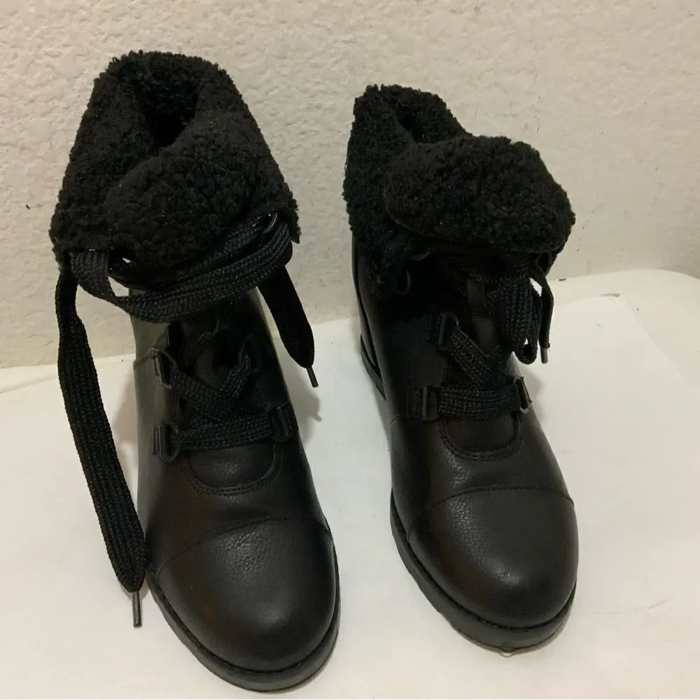 Universal Thread Wedge Boots fur size 8